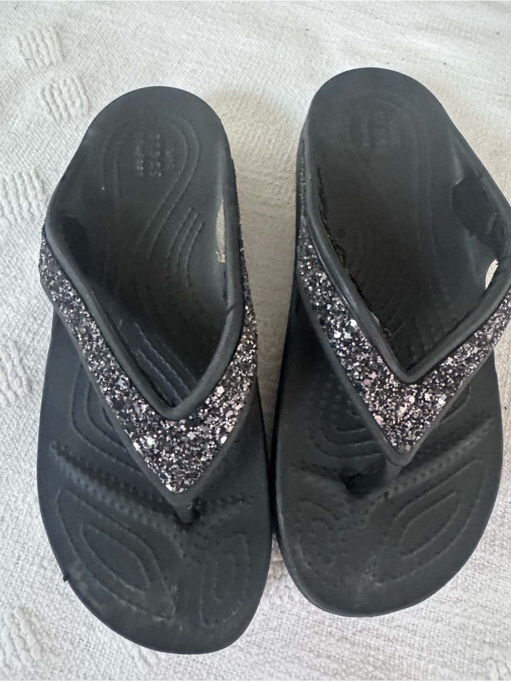 WOMEN'S CROCS SLOANE BLACK/BLACK GLITTER FLIP FLOP PLATFORM BEACH SANDALS 8